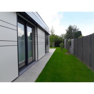 Kunststoffgeflecht-Sichtschutzzaun mit Gabionen