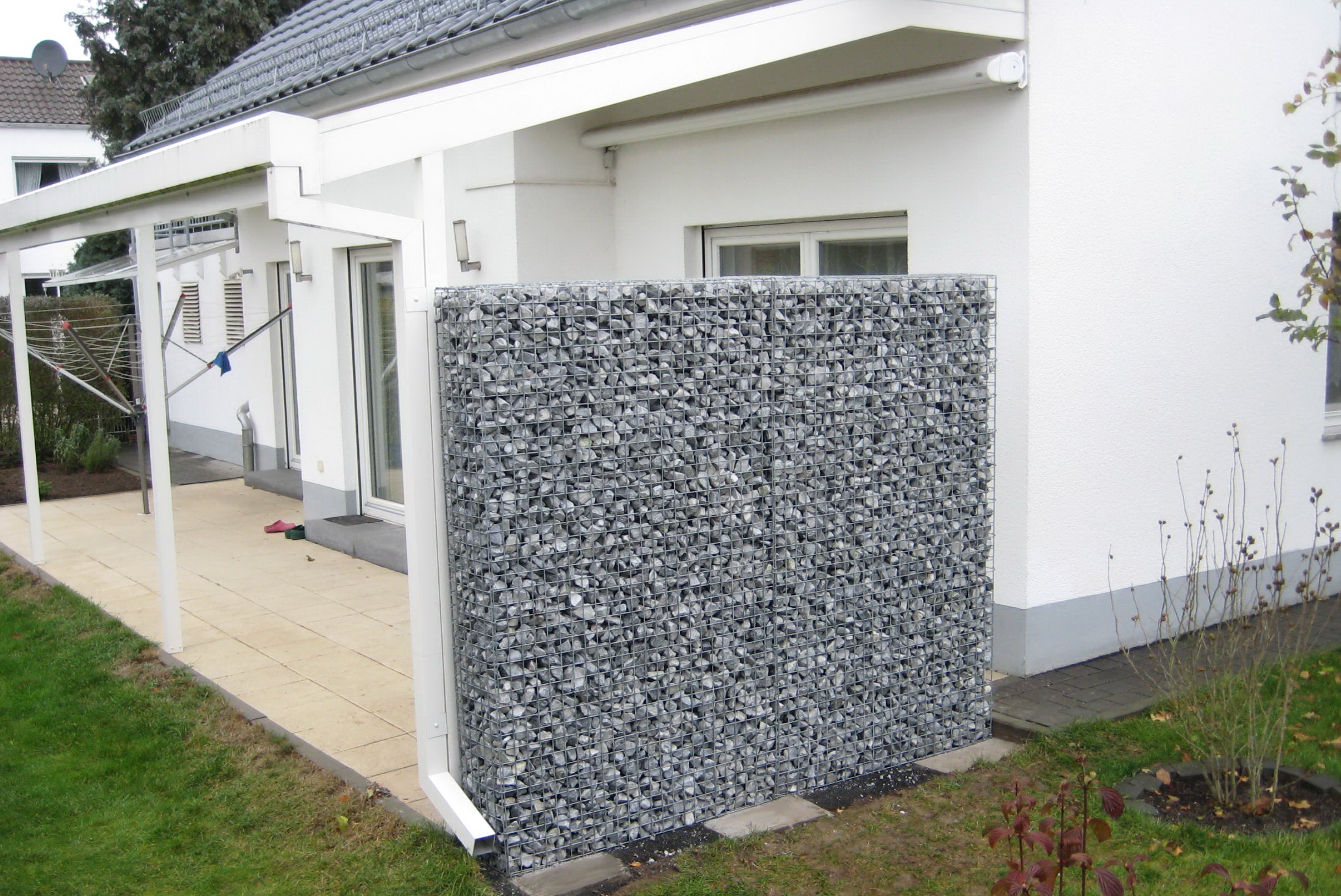 Gabionen befüllt mit Icy Bleu