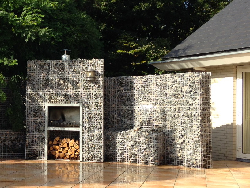 Kamin mit Wasserfall