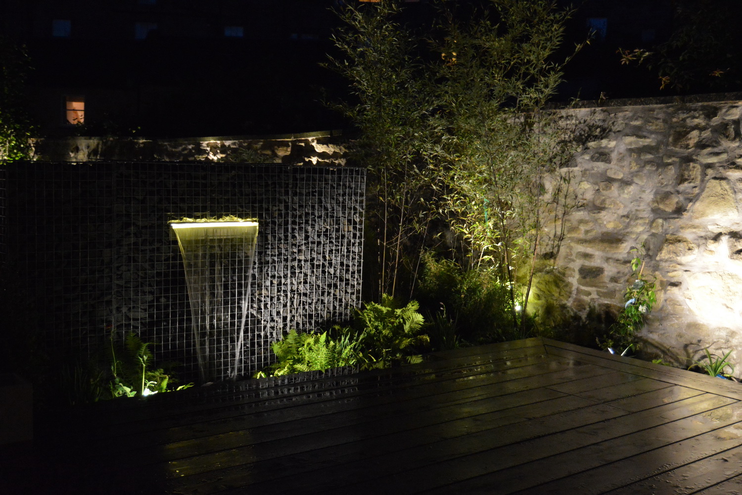 Gabionen Wasserfall mit LED