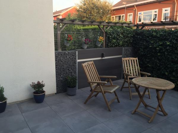 Gabionen mit WPC Basalt Gabionen mit WPC Basalt