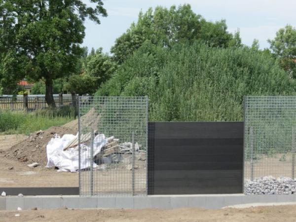WPC Zaun mit Gabione Aufbau WPC Zaun mit Gabione Aufbau