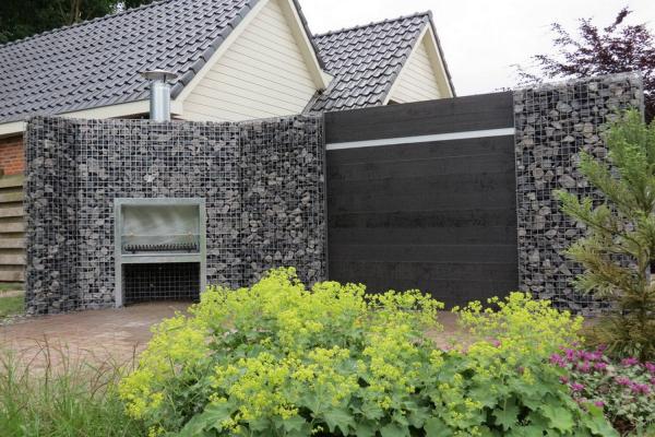 Eckkamin Grill. Neu bei Gabinova die Eckkamin mit Grill. Diese Kamin hat die Feuerstelle von den Gartenkamin Grill und können Sie einfag in die Ecke aufstellen . Gabionen Eck Kamin Grill