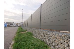 Gabionen Steinkörbe Komposit Sichtschutz – WPC-zaun mit Gabionen. Gabionen Steinkörbe Komposit Sichtschutz