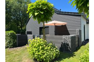 Gabionen WPC-Sichtschutz Gartentor – WPC-zaun mit Gabionen. Gabionen WPC-Sichtschutz Gartentor