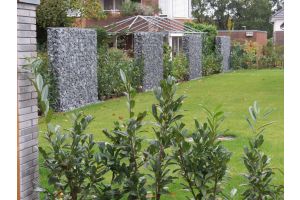 Gabionenzaun – Aufbauteam. Gabionenzaun