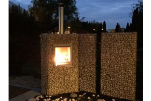 Gabionen Gartenkamin mit Yellow Sun Bruchstein – Gartenkamine