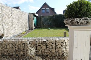 Gabionen mit Yellow Sun – Bruchsteine. Gabionen mit Yellow Sun