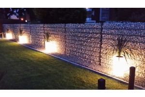 Sichtschutz mit Beleuchteten Blumentöpfen Yellow Sun – Geschäftsanwendungen. Sichtschutz mit Beleuchteten Blumentöpfen Yellow Sun