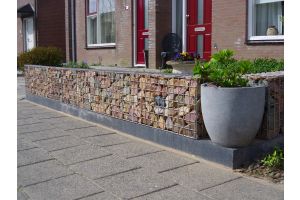 Gabionenzaun mit Grauwacke Bruchsteine – Grauwacke Bruchsteine. Gabionenzaun mit Grauwacke Bruchsteine