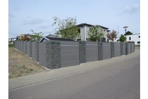 WPC-Sichtschutz – WPC-zaun mit Gabionen. WPC-Sichtschutz