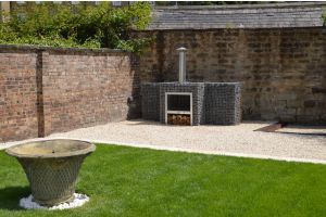 Gabionen Gartenkamin mit Basaltbruchstein – Gartenkamine