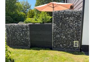 Gabionen Komposit-Sichtschutz Steckdose – WPC-zaun mit Gabionen. Gabionen Komposit-Sichtschutz Steckdose