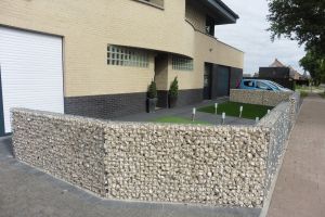 Gabionen mit Yellow Sun – Bruchsteine. Gabionen mit Yellow Sun