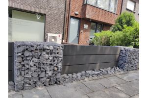Gabionen Komposit-Sichtschutz – Geschäftsanwendungen. Gabionen Komposit-Sichtschutz