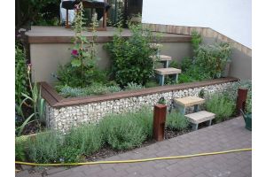 Gabionen Hochbeet auf der Terrasse – Gabionen Hochbeet