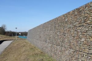 Gabionen mit Grauwacke – Grauwacke Bruchsteine. Gabionen mit Grauwacke