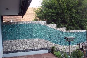 Gabionen Bef Llt mit Glasbrocken – Glasbrocken. Gabionen Bef Llt mit Glasbrocken