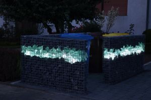 M Ltonnenabtrennung mit Glasbrocken – Glasbrocken. M Ltonnenabtrennung mit Glasbrocken