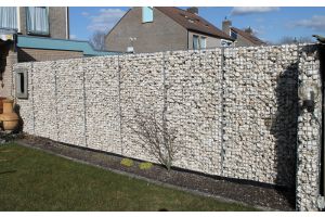 Gabionen mit Yellow Sun – Bruchsteine. Gabionen mit Yellow Sun