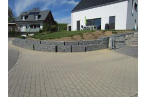 Gabionen mit Basalt Bruchsteine – Gabionen. Gabionen mit Basalt Bruchsteine