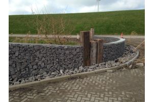 Gabionen mit Basalt Bruchsteine – Gabionen. Gabionen mit Basalt Bruchsteine