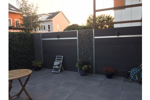 Gabionen mit WPC Basalt – WPC-zaun mit Gabionen. Gabionen mit WPC Basalt