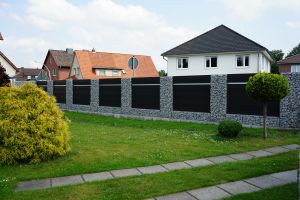 Gabionen mit Wpc – WPC-zaun mit Gabionen. Gabionen mit Wpc