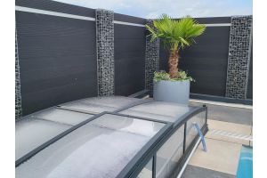 Sichtschutz mit Komposit – WPC-zaun mit Gabionen. Sichtschutz mit Komposit