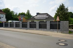 Gabionen mit Wpc – WPC-zaun mit Gabionen. Gabionen mit Wpc