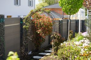 WPC-Sichtschutz – Aufbauteam WPC. WPC-Sichtschutz