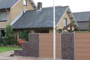 Komposit Sichtschutz Braun – WPC-zaun mit Gabionen. Komposit Sichtschutz Braun