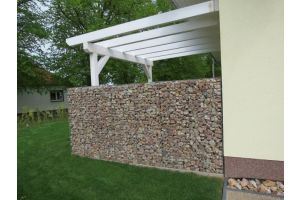 Gabionen mit Grauwacke – Grauwacke Bruchsteine. Gabionen mit Grauwacke