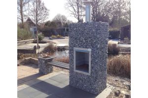 Gabionen Gartenkamin mit Grill mit Sitzbank – Gartenkamine