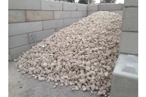 Yellow Sun Ins Lager – Bruchsteine. Yellow Sun Ins Lager