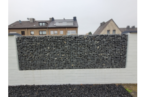 Steinkörbe im Bestehenden Sichtschutz – Gabionen. Steinkörbe im Bestehenden Sichtschutz