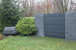 Gabionenkörbe im Kombination mit Komposit – Gabionen. Gabionenkörbe im Kombination mit Komposit