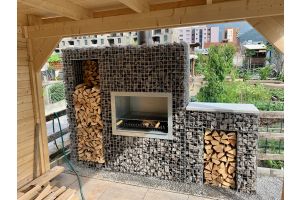 Gabionen Gartenkamin mit Basaltbruchstein – Gartenkamine