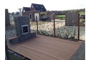 Gabionen Gartenkamin mit Sitzbank – Gartenkamine
