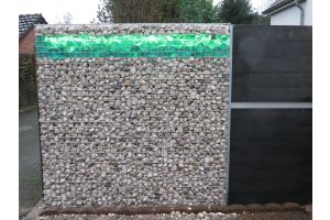 Glas Gabionen mit Led und Wpc – Glasbrocken. Glas Gabionen mit Led und Wpc